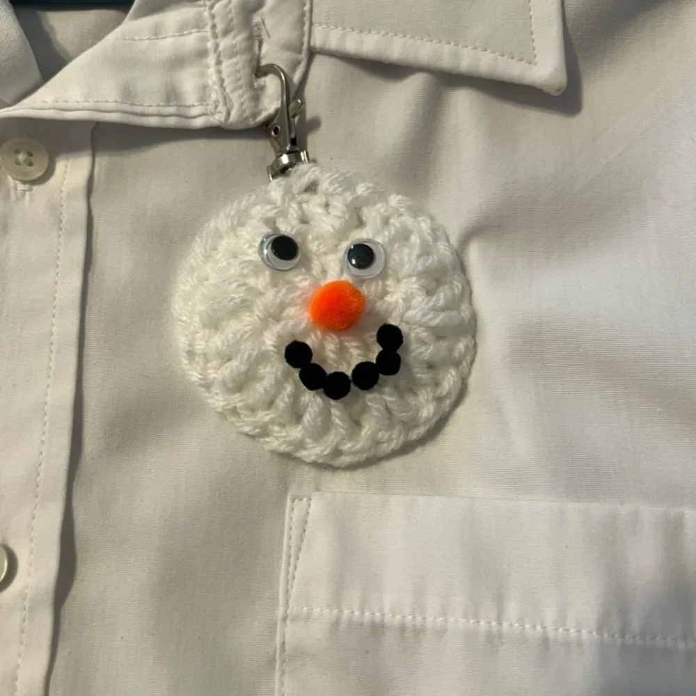 New 10 PC Set Christmas Holiday Winter Snowman Pin Clasp Bookbag Keychain Charm